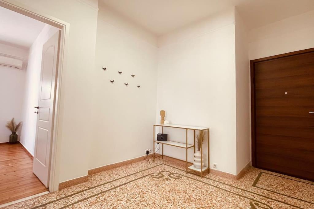 Daisy Apartment 15 Min To Acropolis Athen Exterior foto